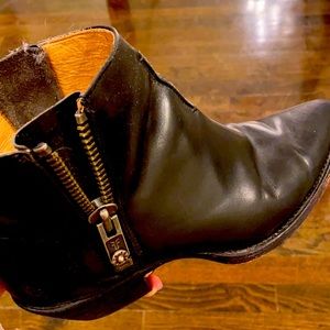 FRYE SACHA MOTO SHORTIE BLACK SIZE 8.5